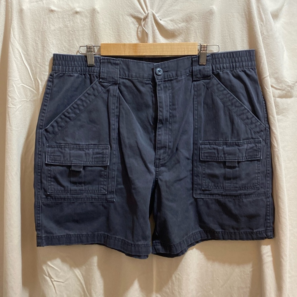 Men’s St. John’s Bay Size 40 Cargo Shorts Dark grey